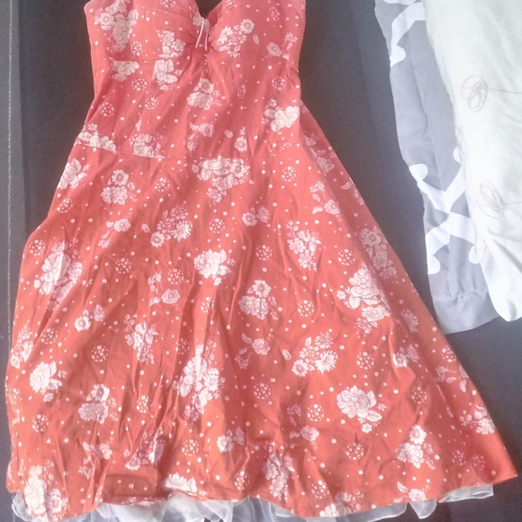 Spaghetti Straps Coral and White 🤍 Floral Sundress 🌷🏵️🌼💮 - Picture 7 of 16